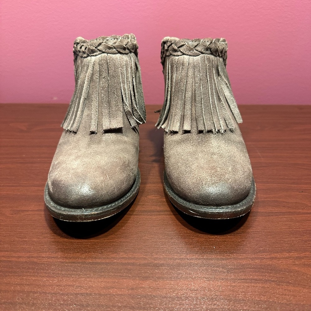 Freebird by Steven Lucy! Gray Suede Fringe Mules size 8!